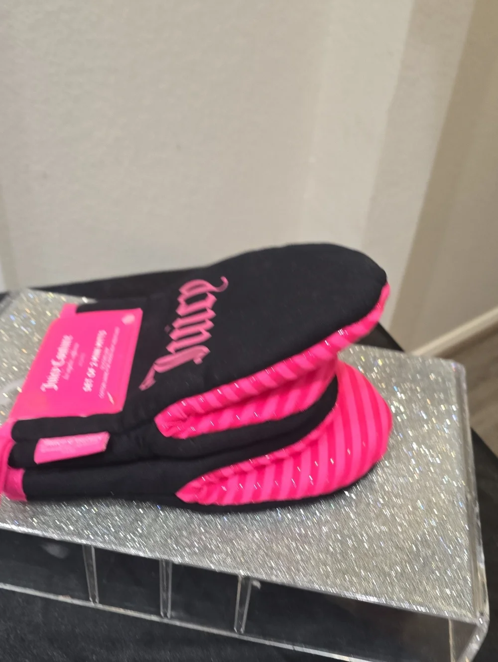 Juicy Couture Home Set Of 2 Logo Silicone Grip Mini Oven Mitts